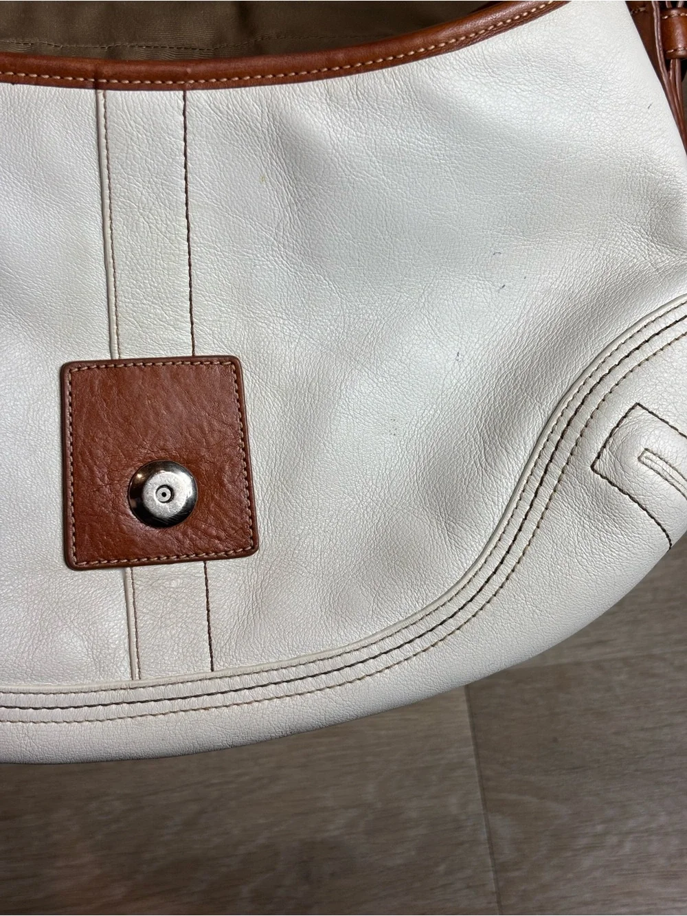 Coach Soho White Leather Buckle Shoulder Bag Brown Trim Y2K Purse